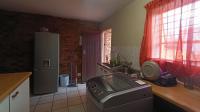 Kitchen - 16 square meters of property in Die Hoewes