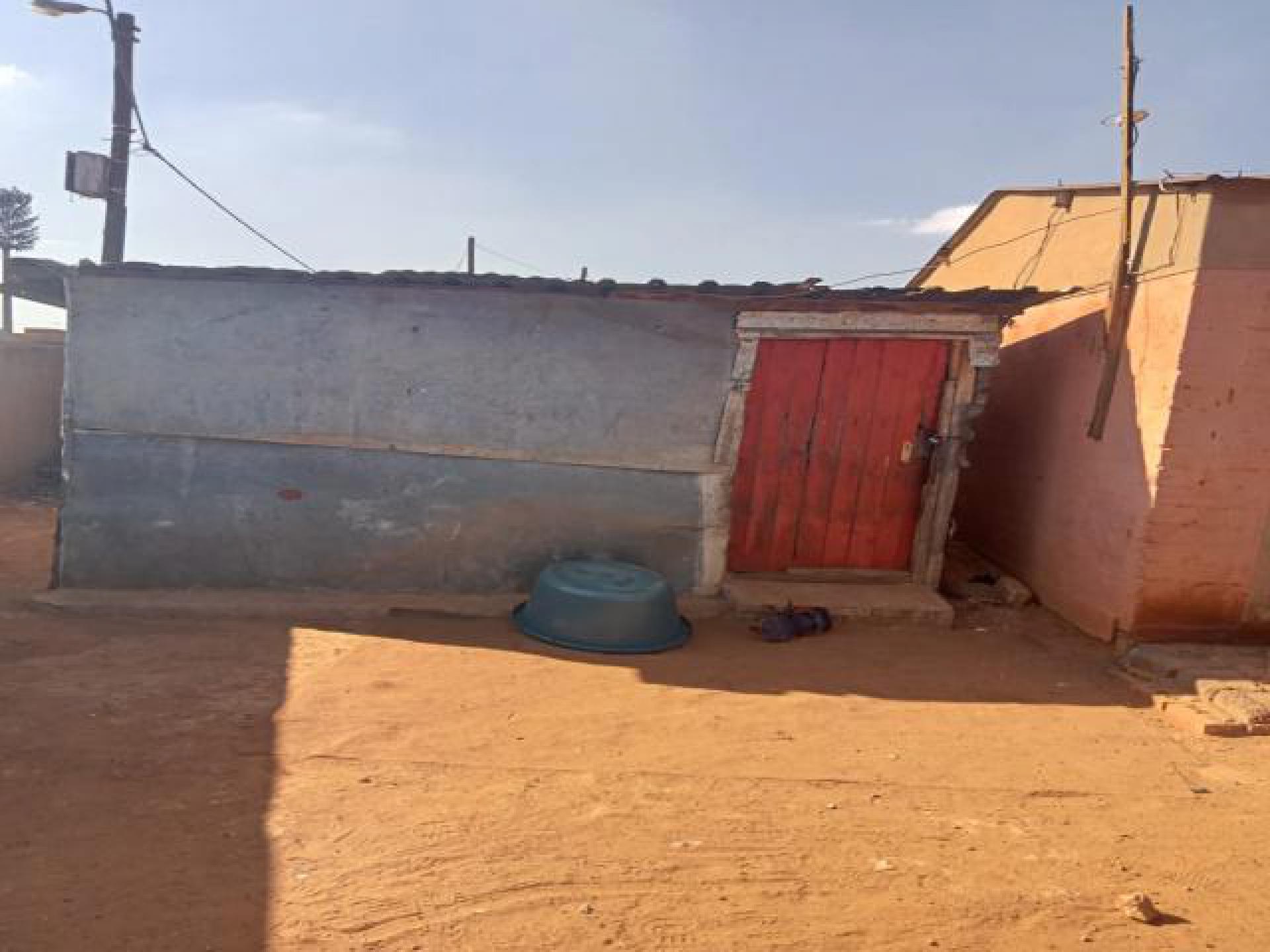 Backyard of property in Roodekop