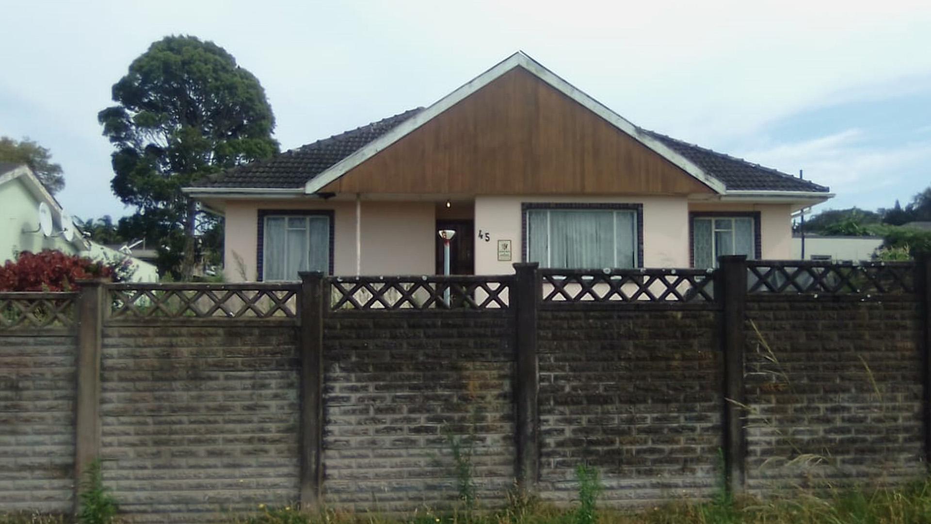 Front View of property in Sunnyridge