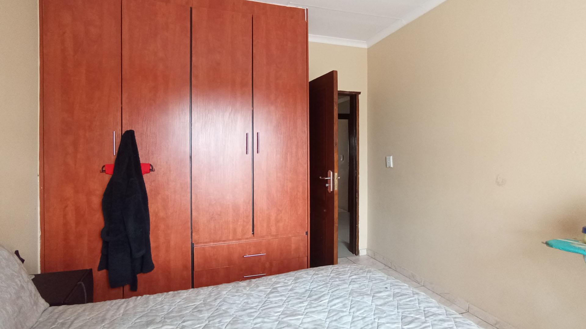 Bed Room 1 - 12 square meters of property in Thatchfield