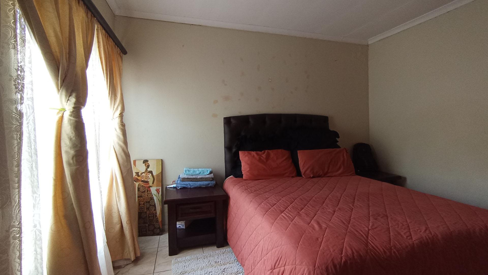 Bed Room 2 - 14 square meters of property in Thatchfield