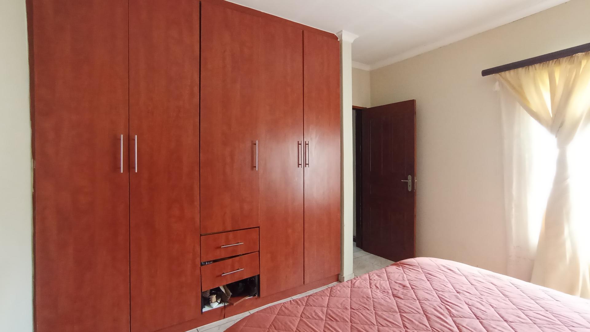 Bed Room 2 - 14 square meters of property in Thatchfield