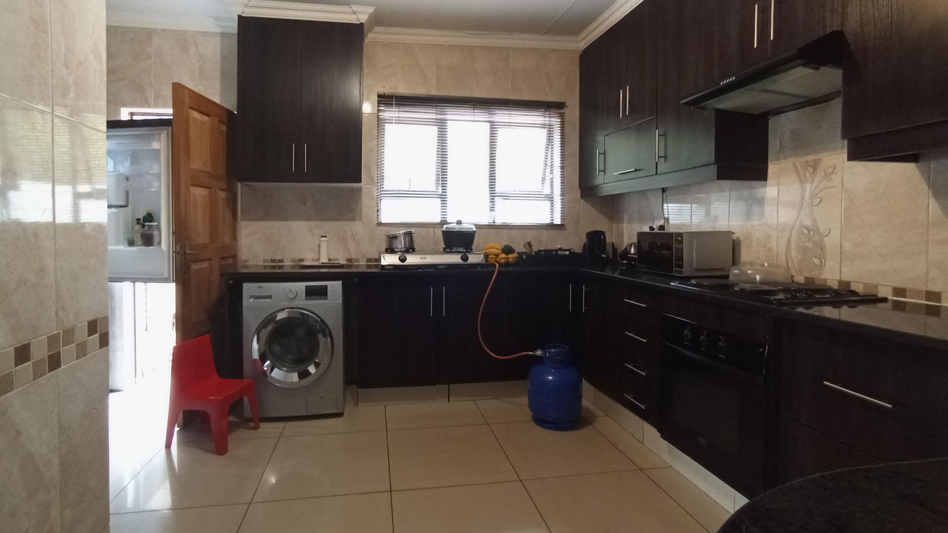 Kitchen - 16 square meters of property in Thatchfield