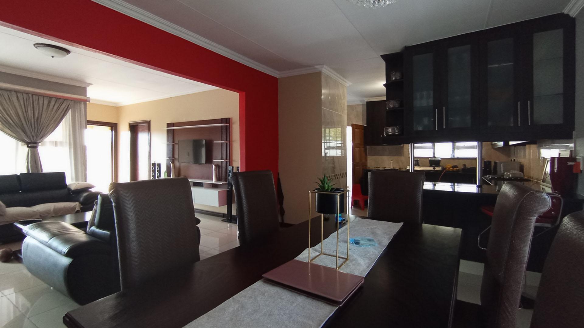 Dining Room - 20 square meters of property in Thatchfield