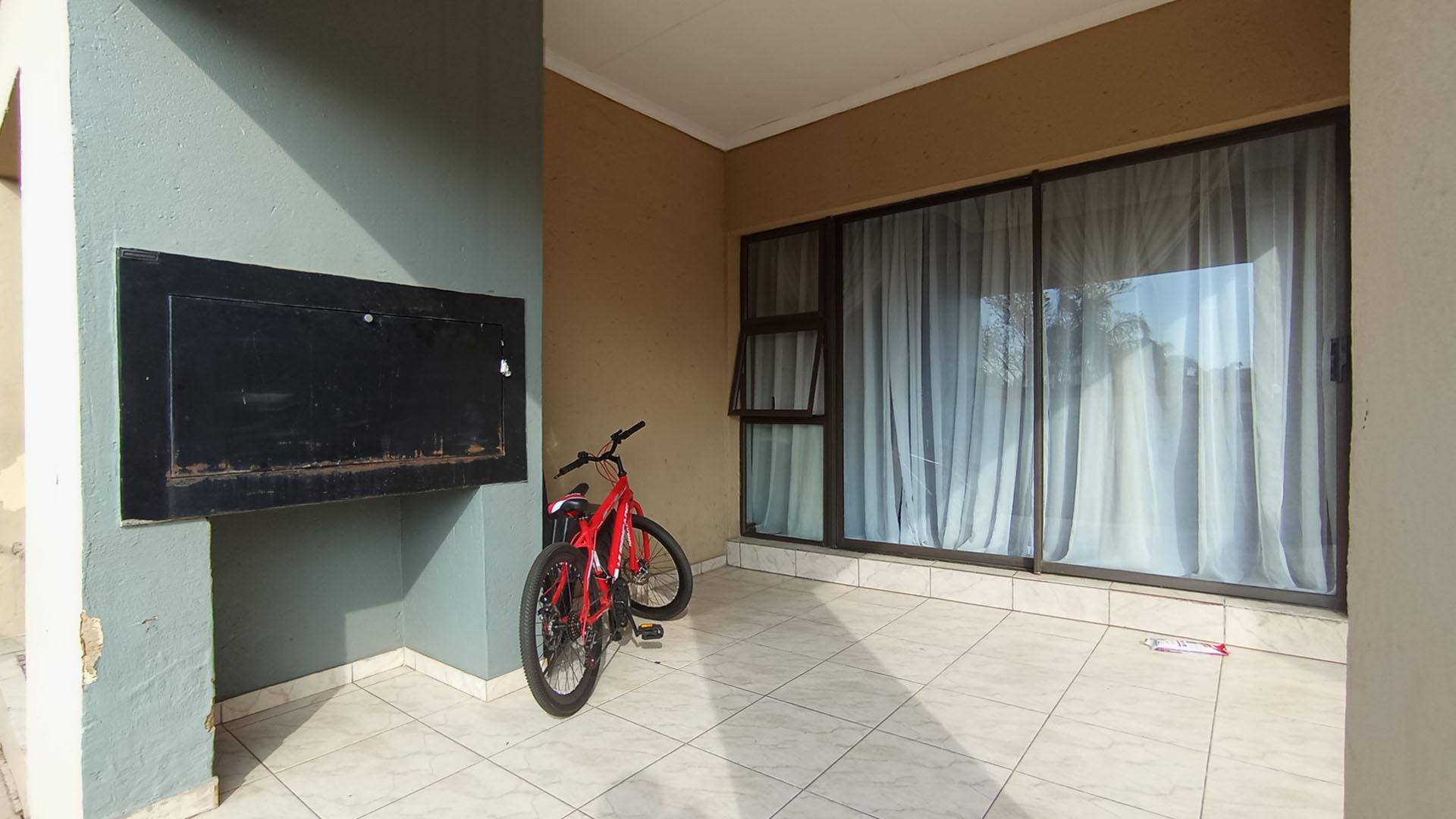 Patio - 11 square meters of property in Thatchfield