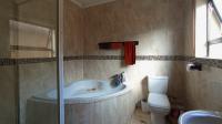 Main Bathroom - 7 square meters of property in Thatchfield