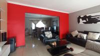 Lounges - 22 square meters of property in Thatchfield