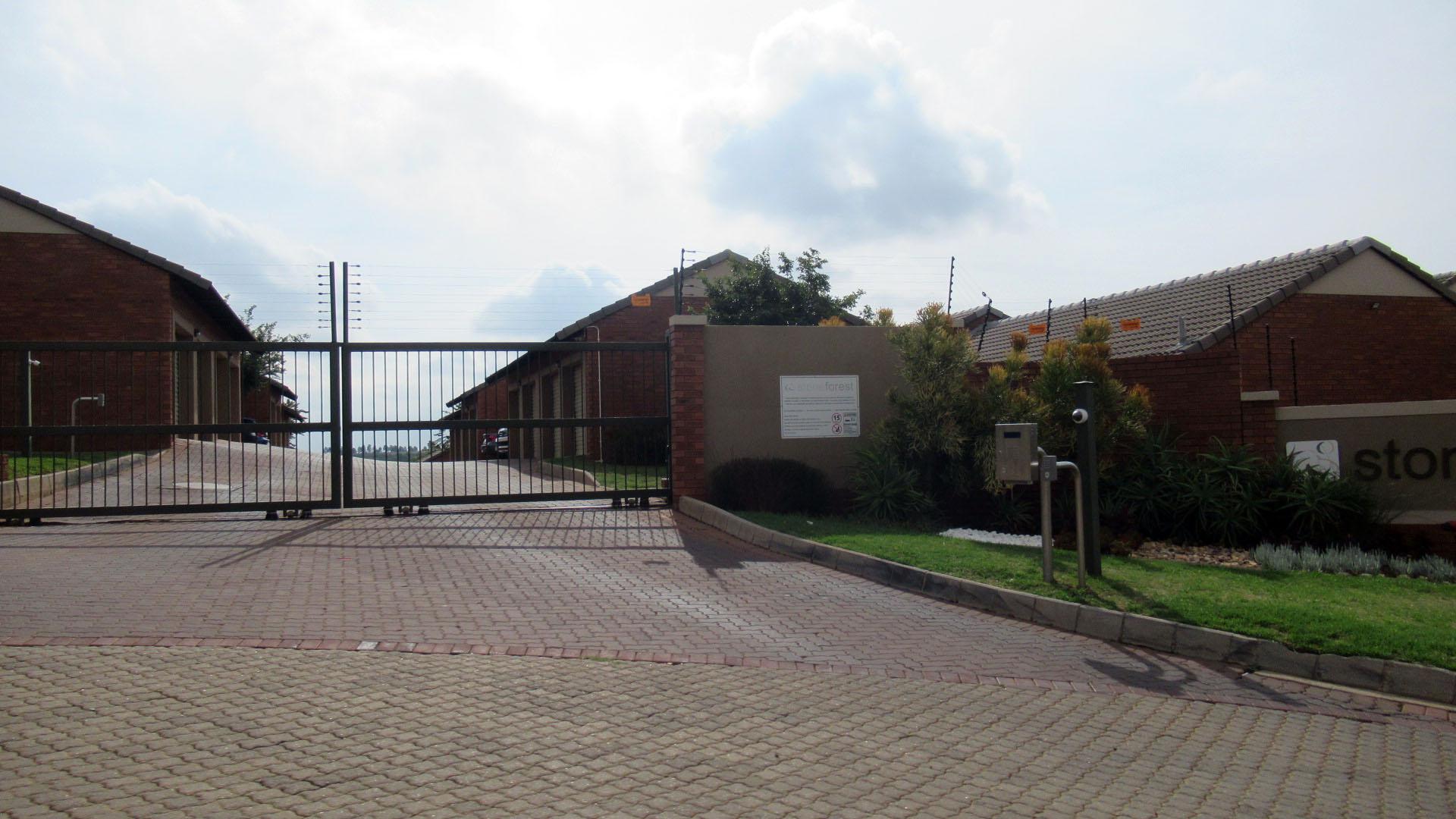 Front View of property in Mooikloof Ridge