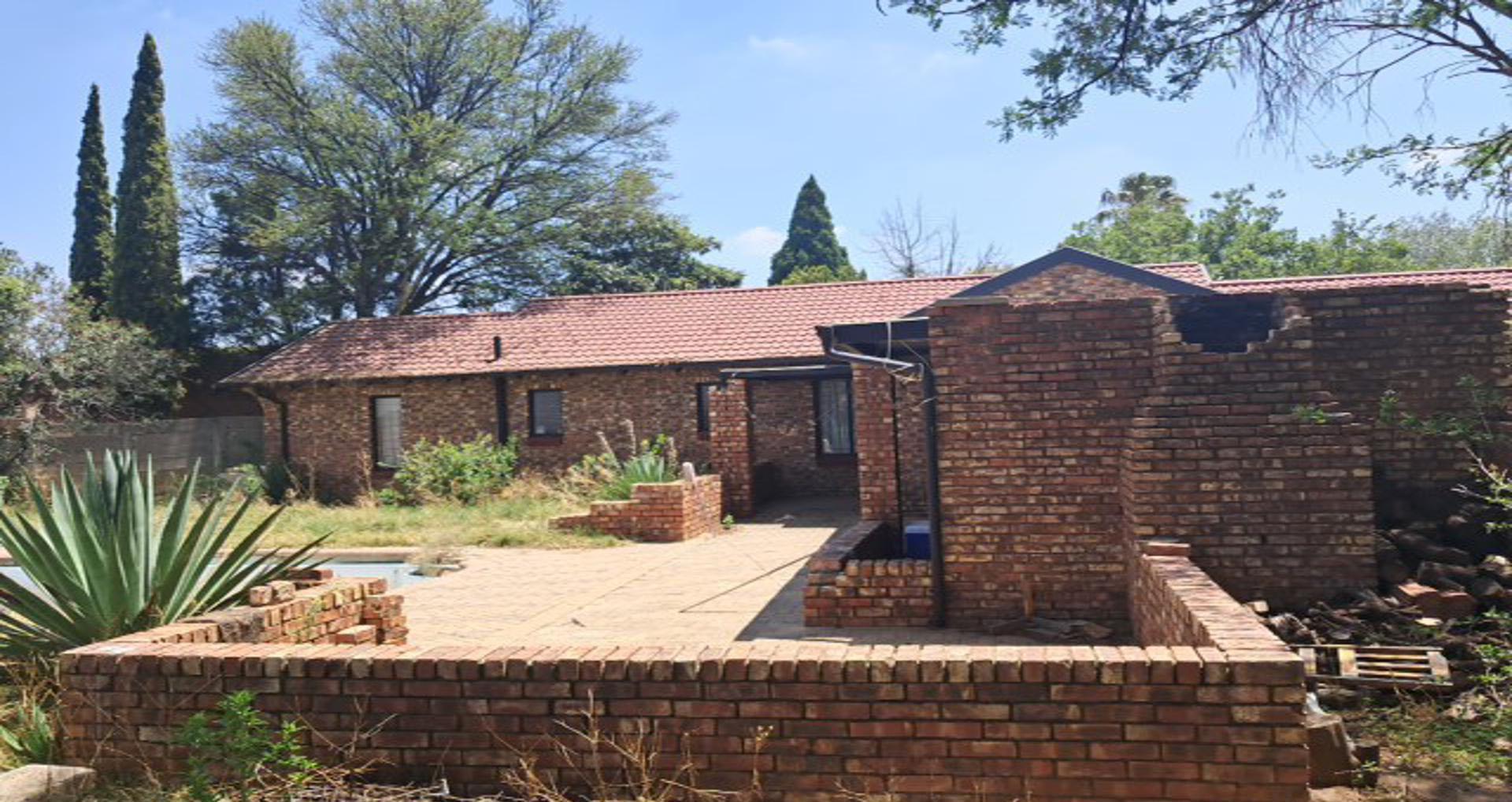 Front View of property in Riebeeckstad