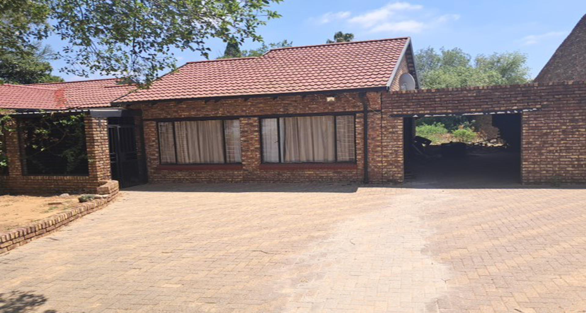 Front View of property in Riebeeckstad