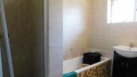 Bathroom 1 - 7 square meters of property in Fynnland