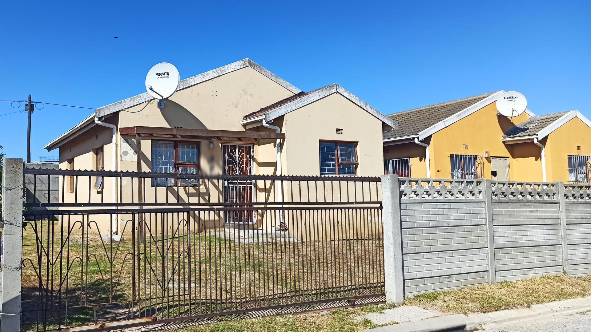 Front View of property in Blue Downs