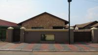 3 Bedroom 1 Bathroom House for Sale for sale in Protea Glen