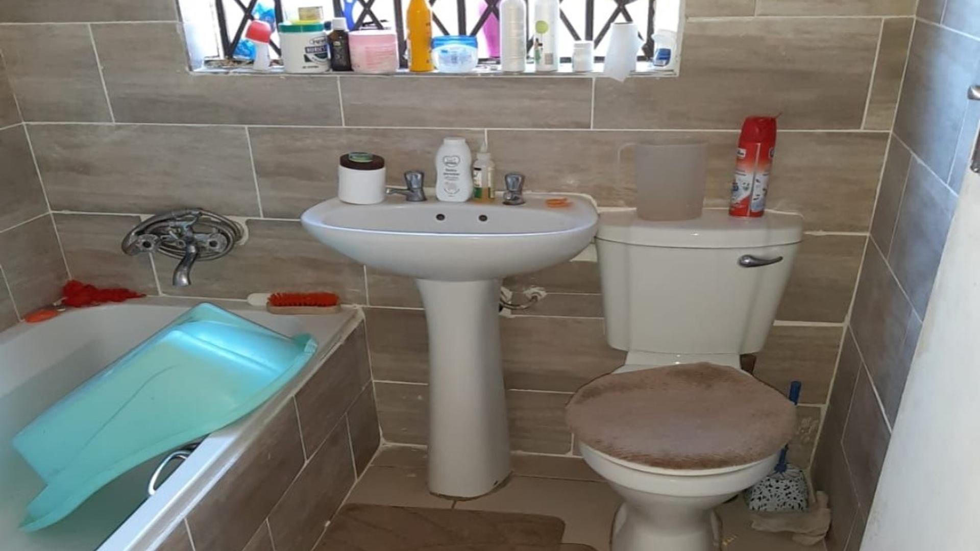 Bathroom 1 - 6 square meters of property in Riverlea - JHB