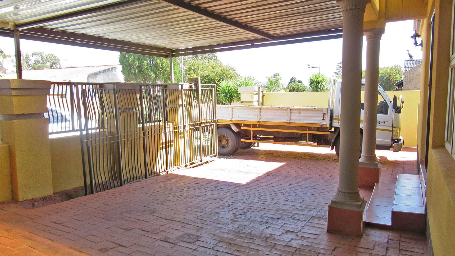 Patio - 3 square meters of property in Lenasia South