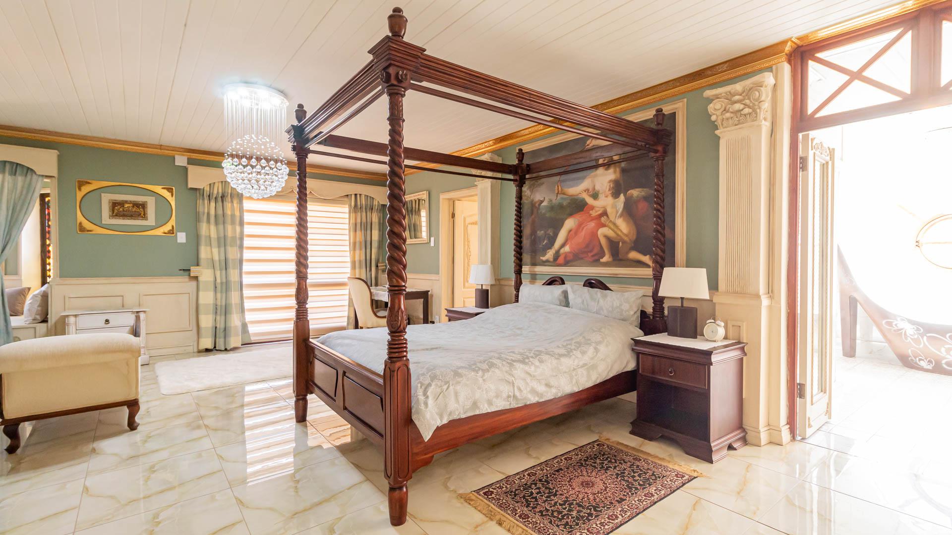 Main Bedroom - 173 square meters of property in Mooikloof