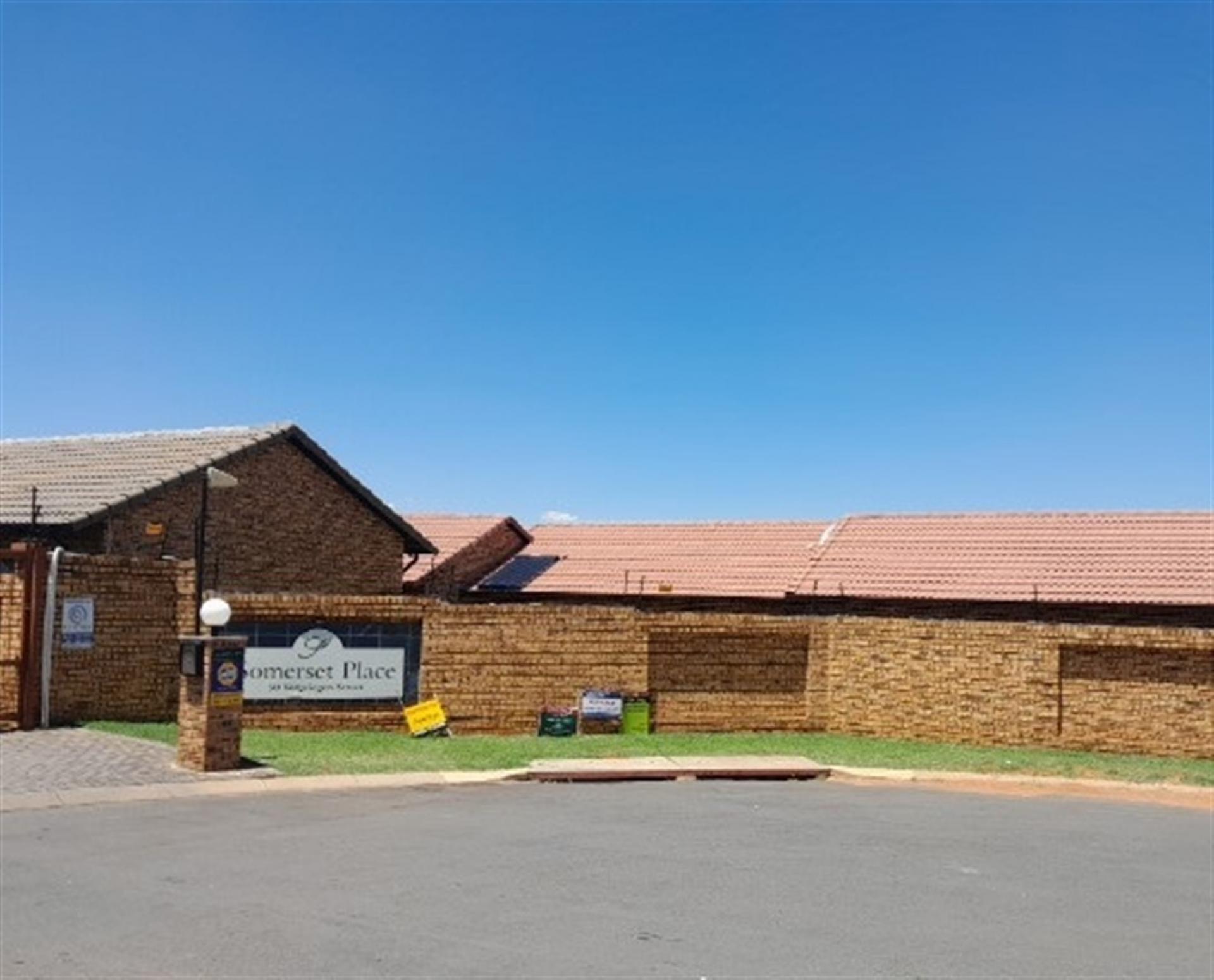 Front View of property in Witpoortjie