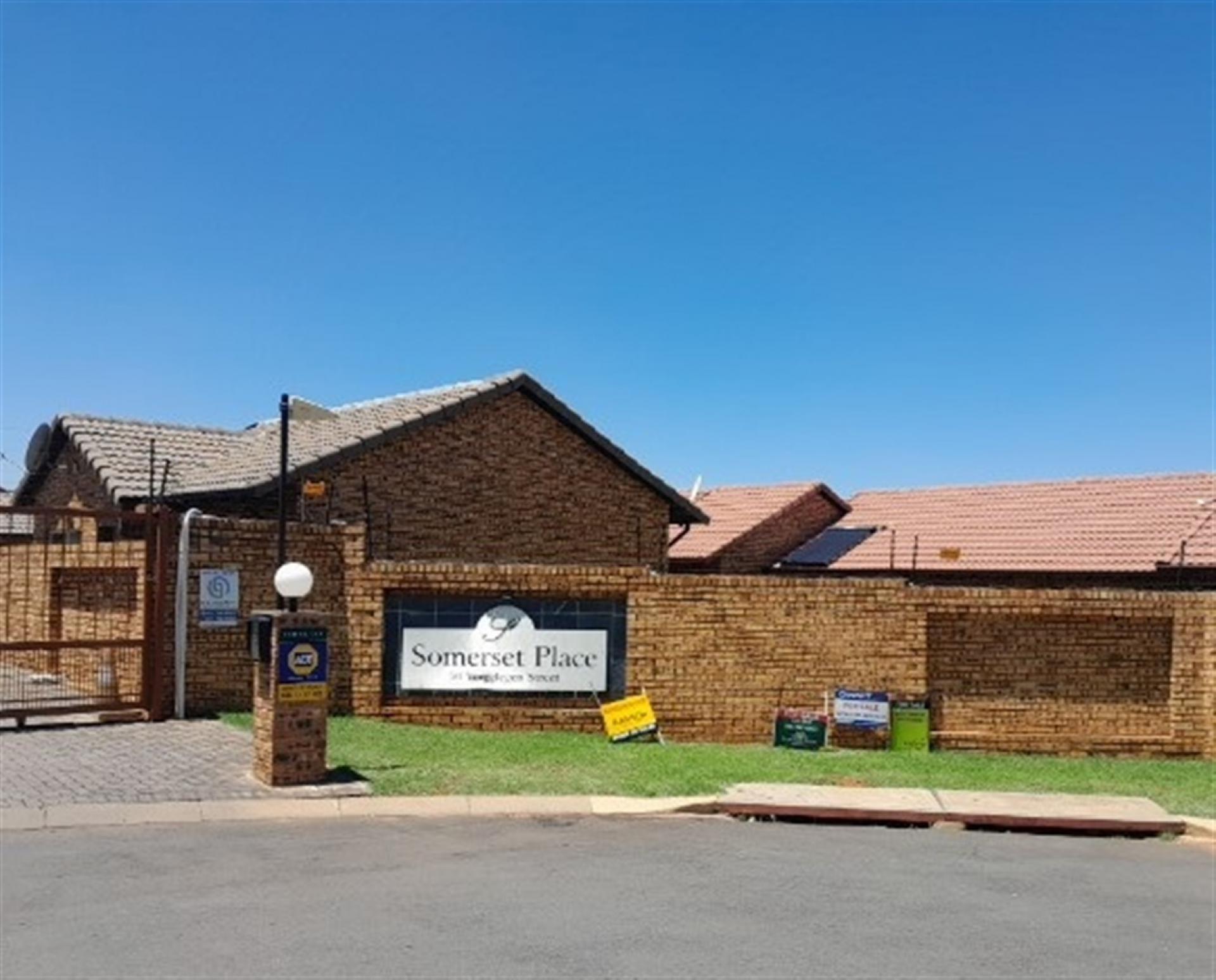 Front View of property in Witpoortjie
