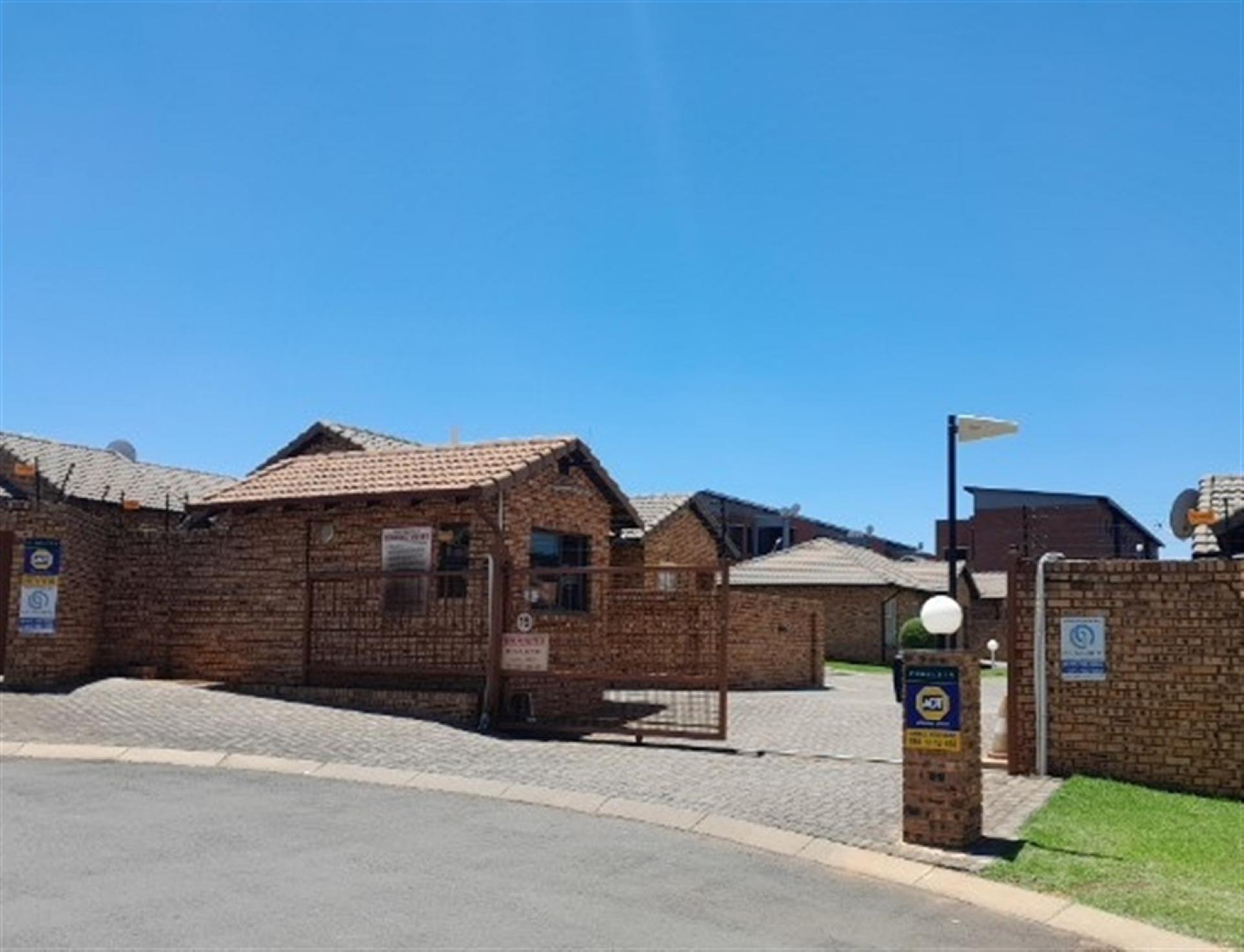 Front View of property in Witpoortjie