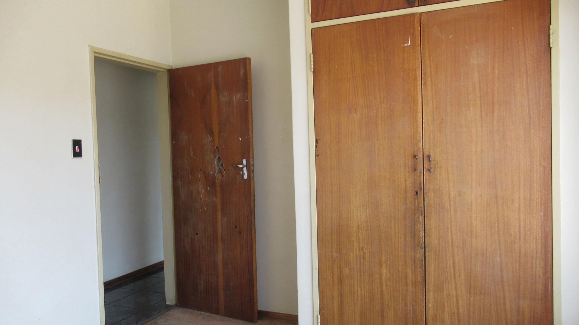 Bed Room 2 - 12 square meters of property in Hoeveldpark