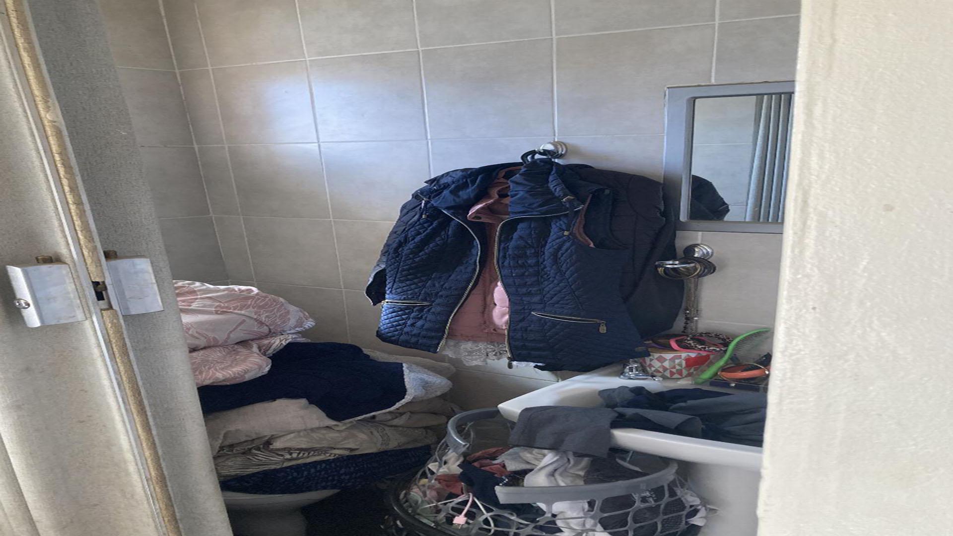 Guest Toilet of property in Beaufort West