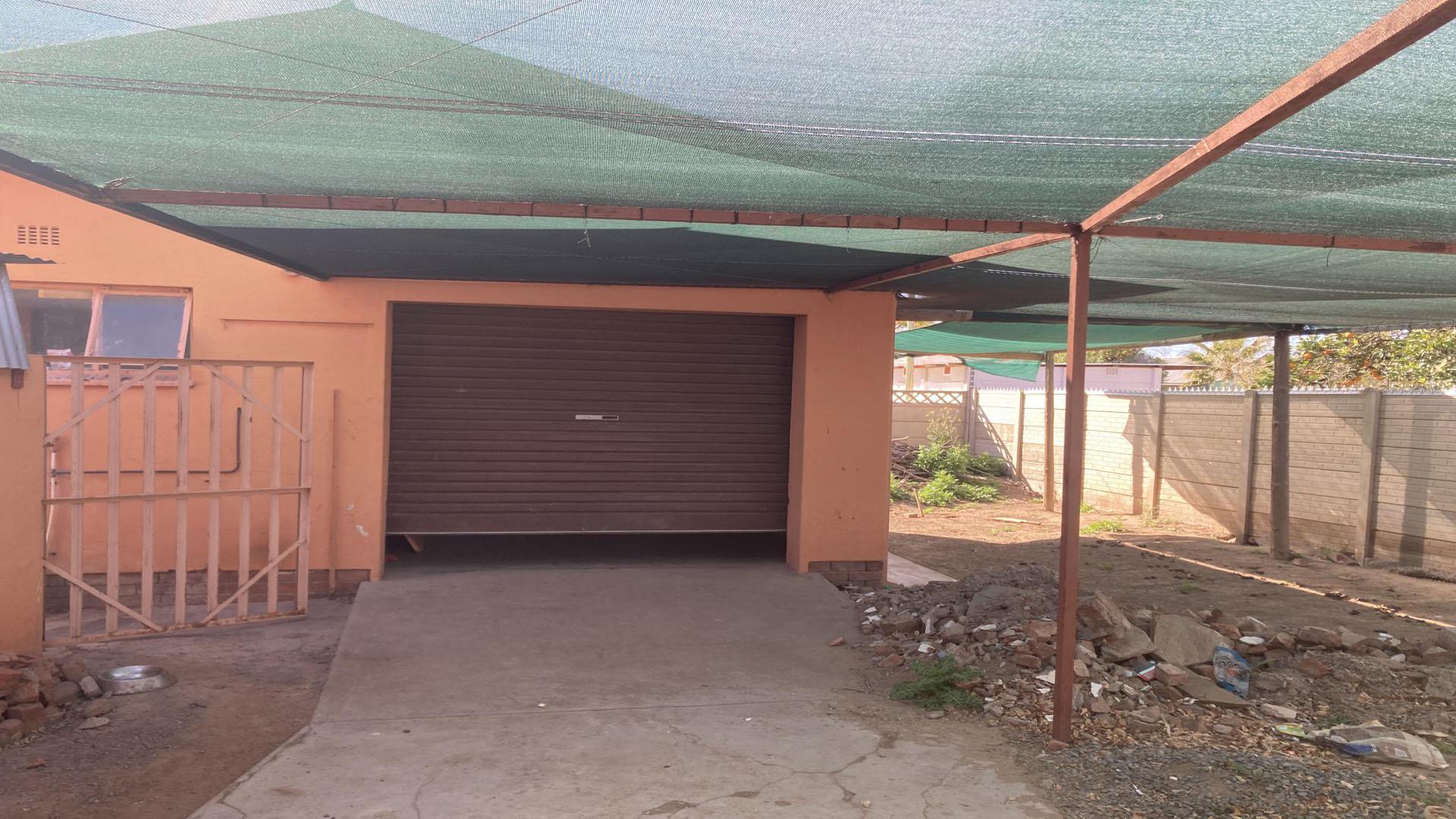 Garage of property in Beaufort West