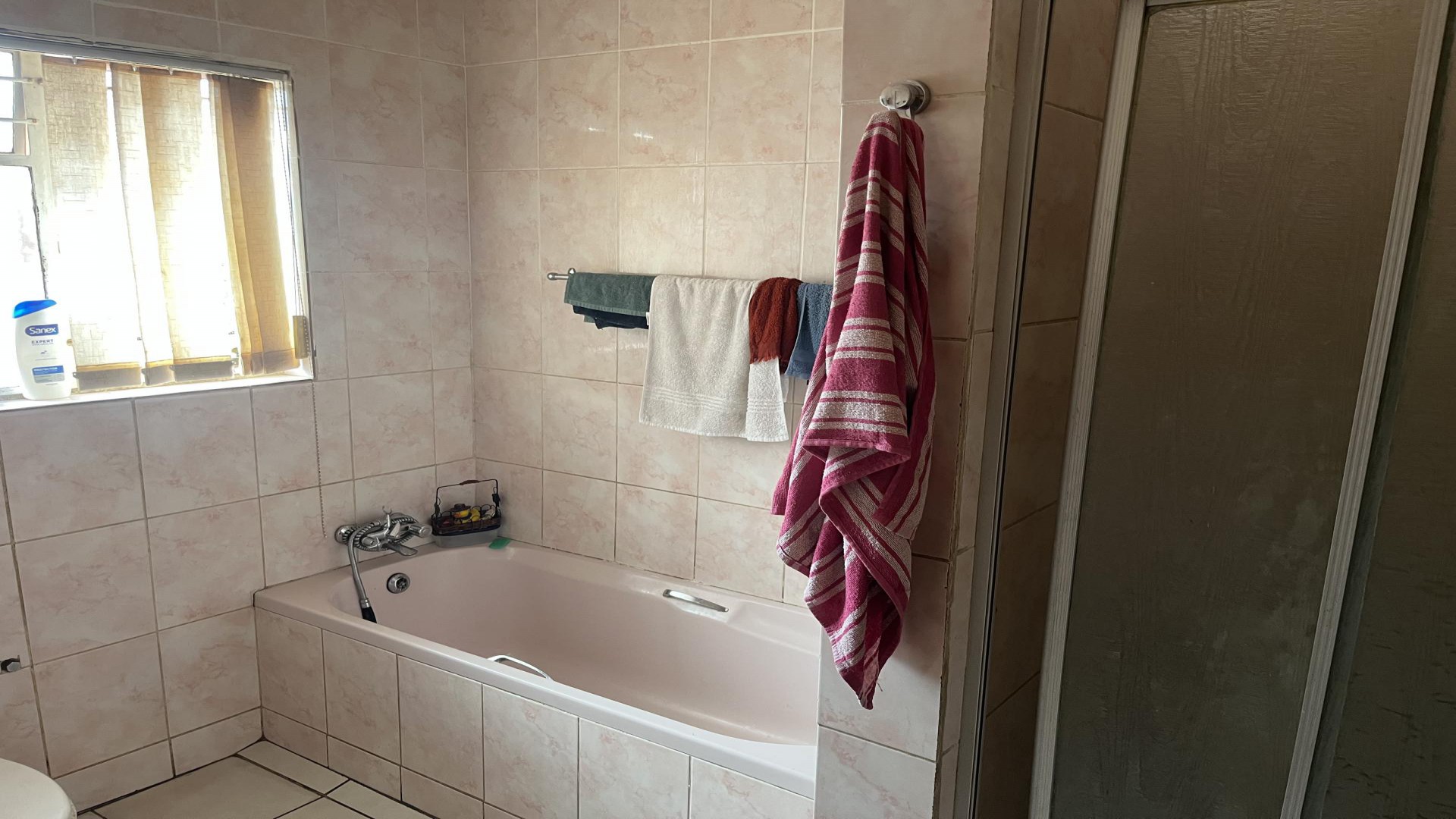 Bathroom 1 of property in Beaufort West