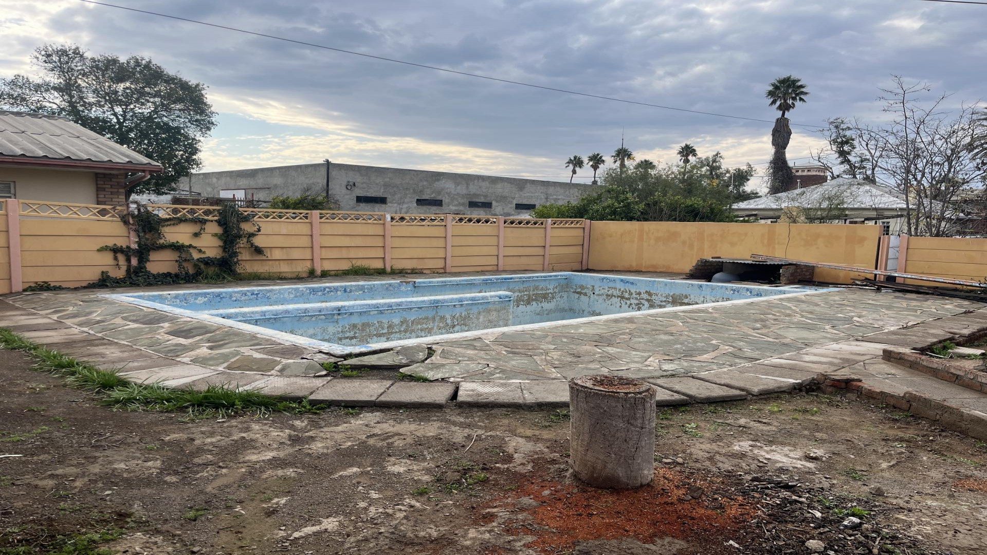 Swimming Pool of property in Beaufort West