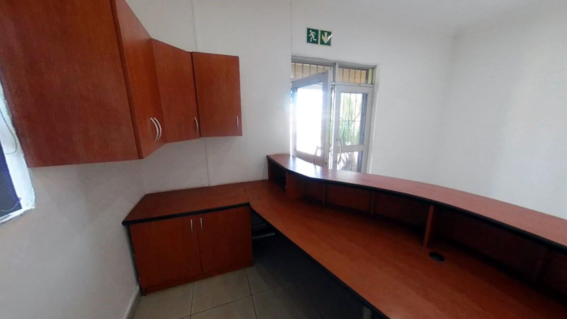Rooms - 306 square meters of property in Mkondeni