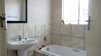 Bathroom 1 - 6 square meters of property in Klarinet