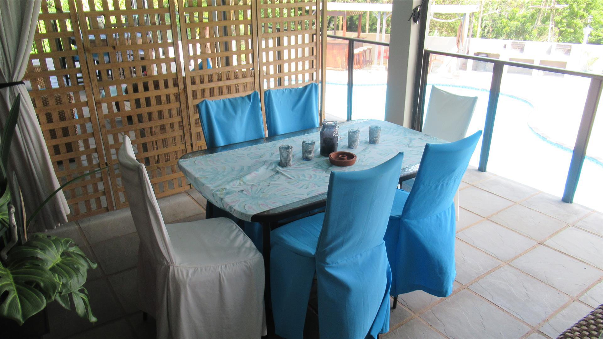 Patio - 228 square meters of property in Port Edward