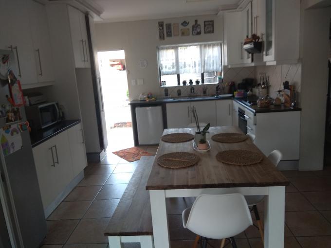3 Bedroom Cluster to Rent in Mondeor - Property to rent - MR531901