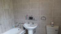 Main Bathroom - 6 square meters of property in Windsor West