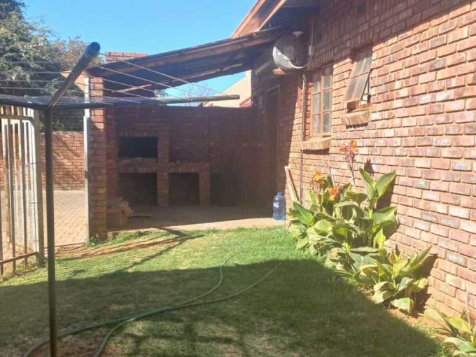 2 Bedroom Apartment to Rent in Kuruman - Property to rent - MR532078