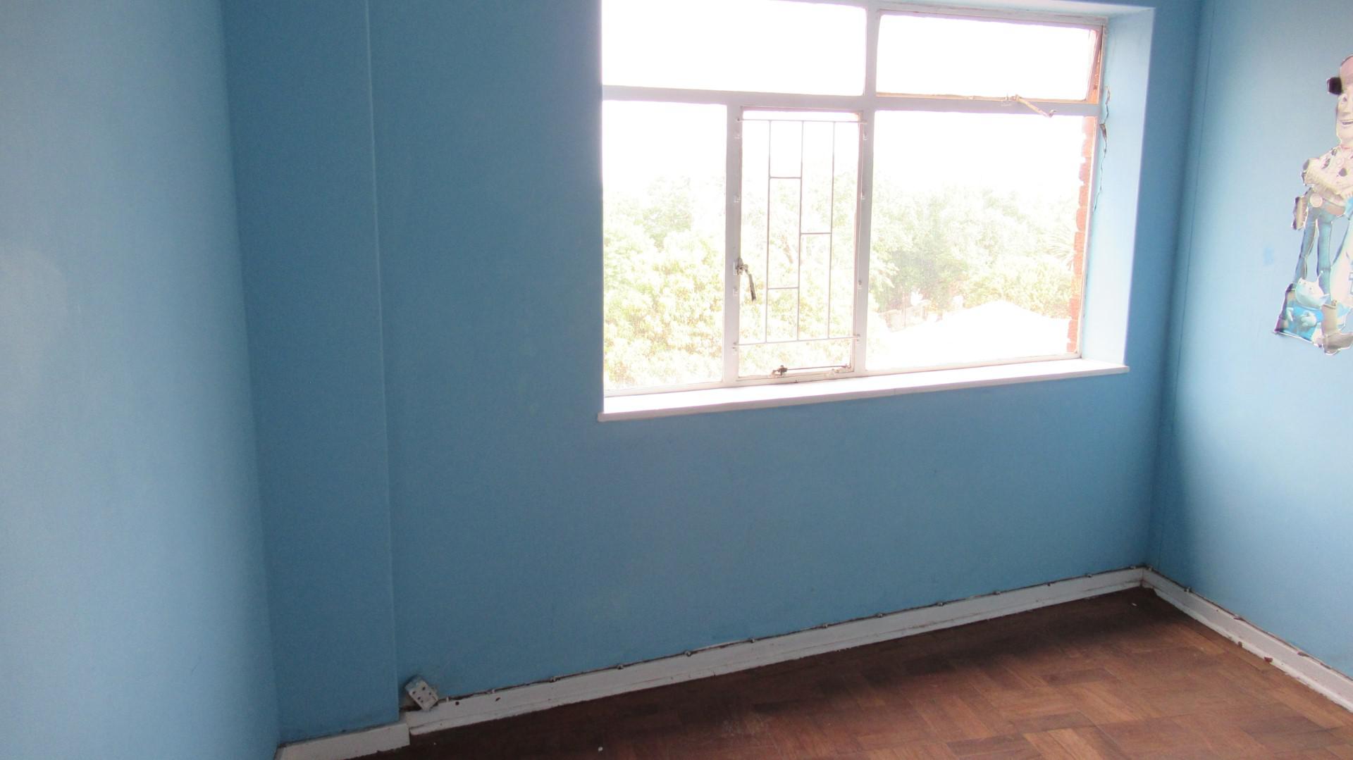 Bed Room 1 - 9 square meters of property in Cyrildene