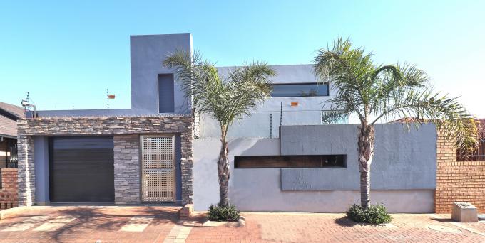 4 Bedroom House for Sale For Sale in Lenasia - MR532386