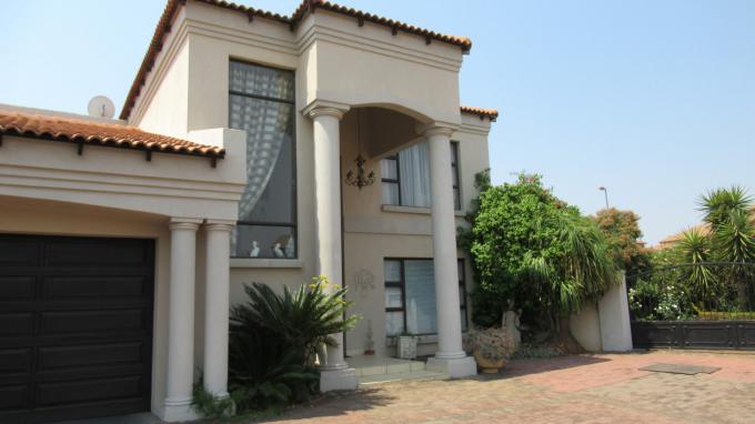 4 Bedroom House for Sale For Sale in Honingklip 178 IQ - Private Sale - MR532563