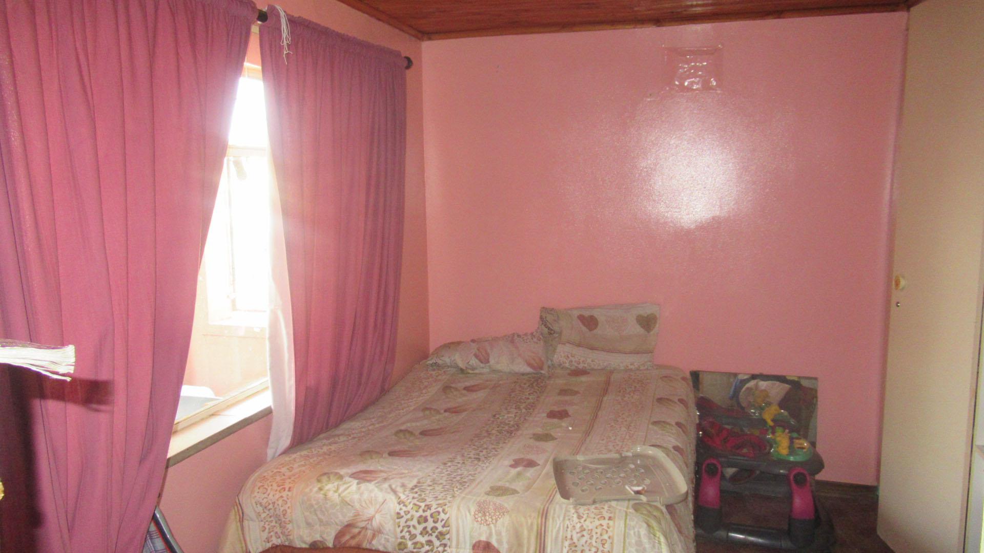 Bed Room 1 - 17 square meters of property in Riverlea - JHB