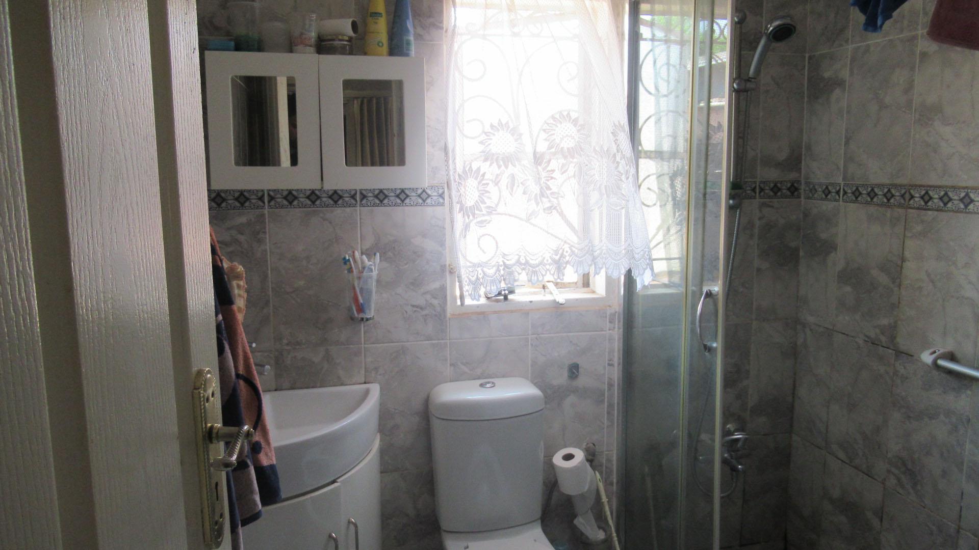 Bathroom 1 - 6 square meters of property in Riverlea - JHB