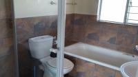 Bathroom 1 - 5 square meters of property in Vaalpark