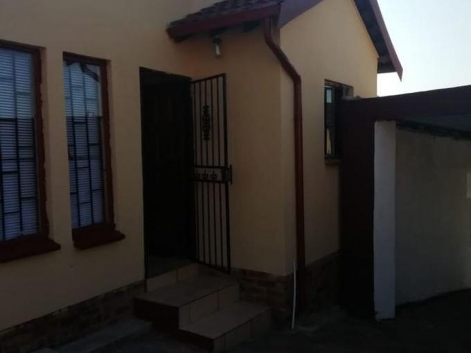 2 Bedroom House for Sale For Sale in Olievenhoutbos - MR532800