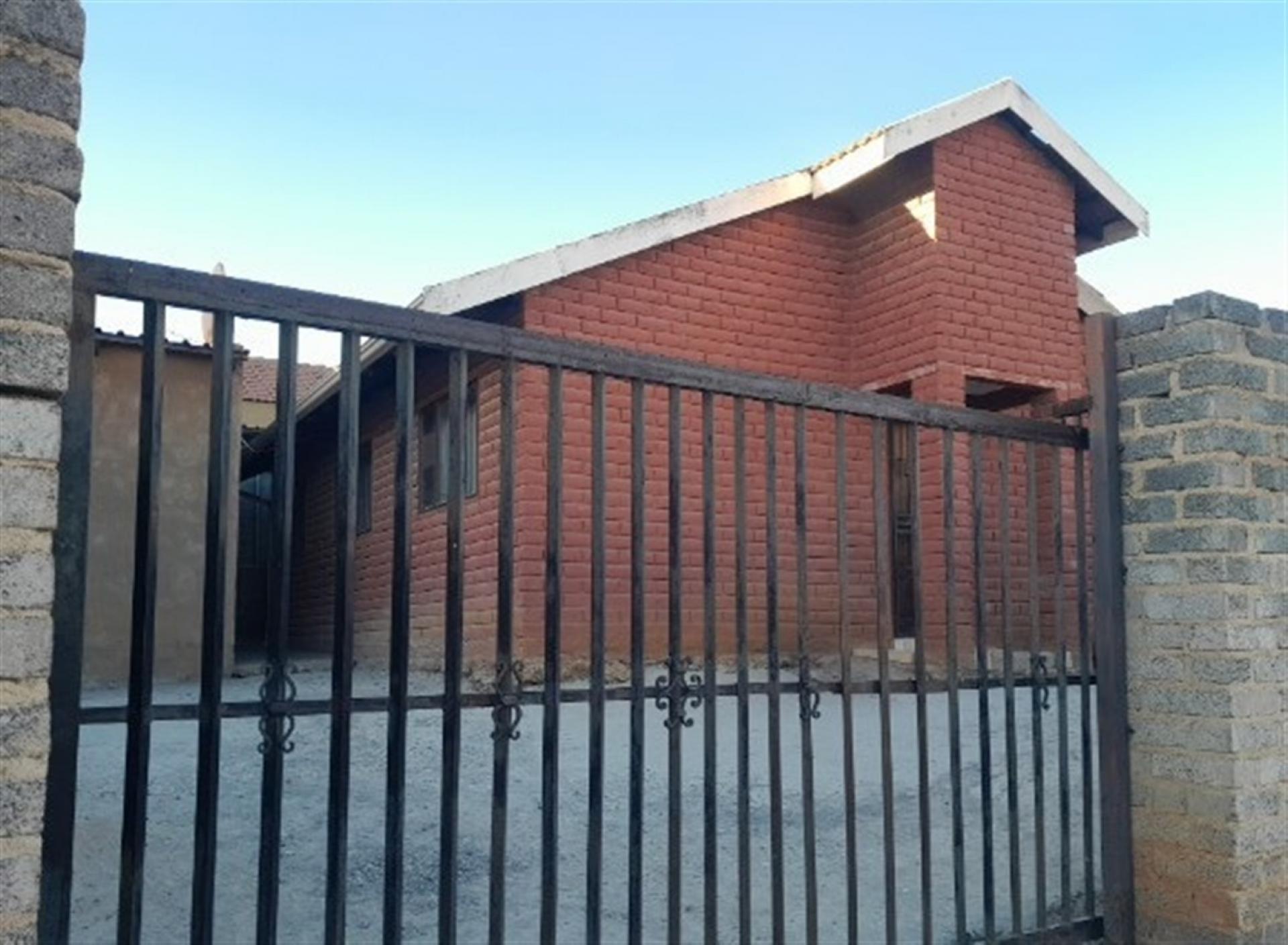 Front View of property in Cosmo City