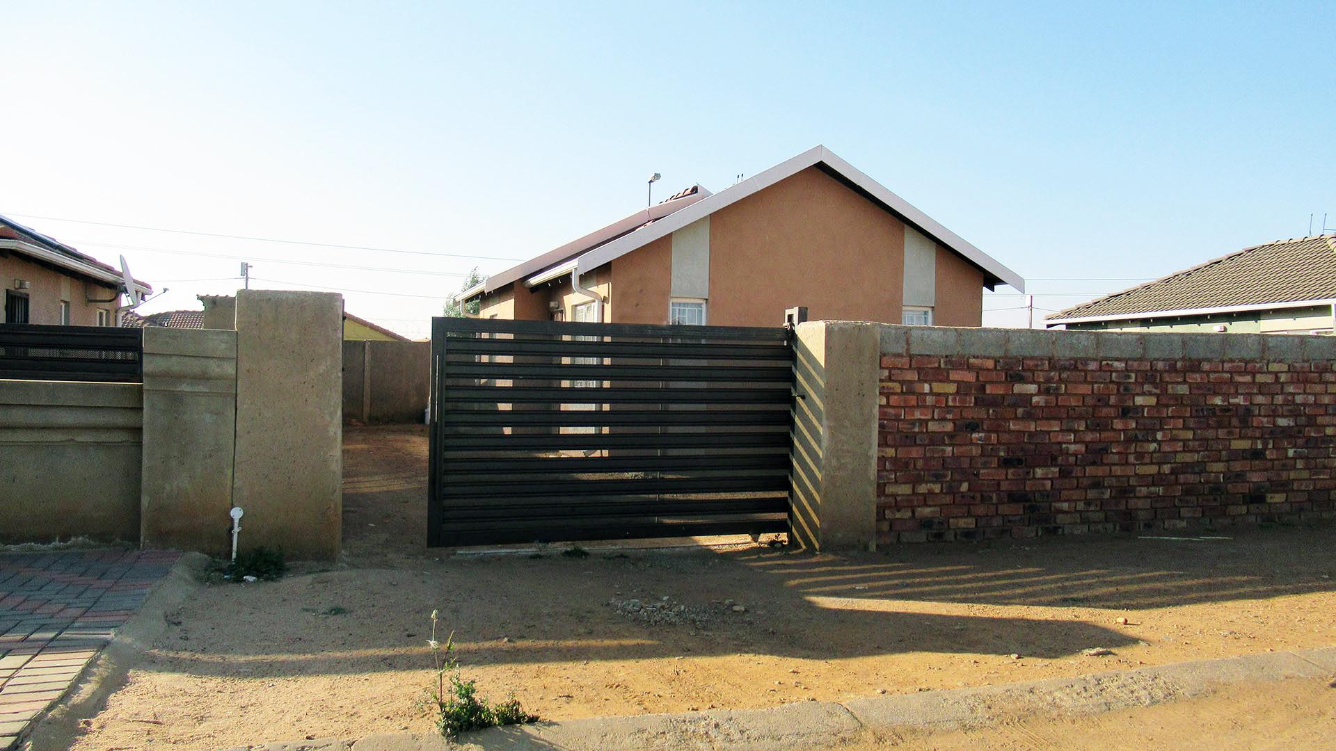 Front View of property in Windmill Park