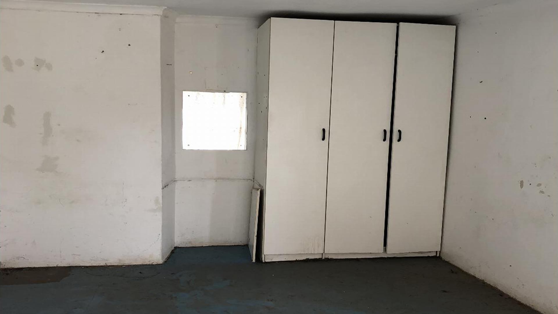 Bed Room 1 - 19 square meters of property in Primrose Hill