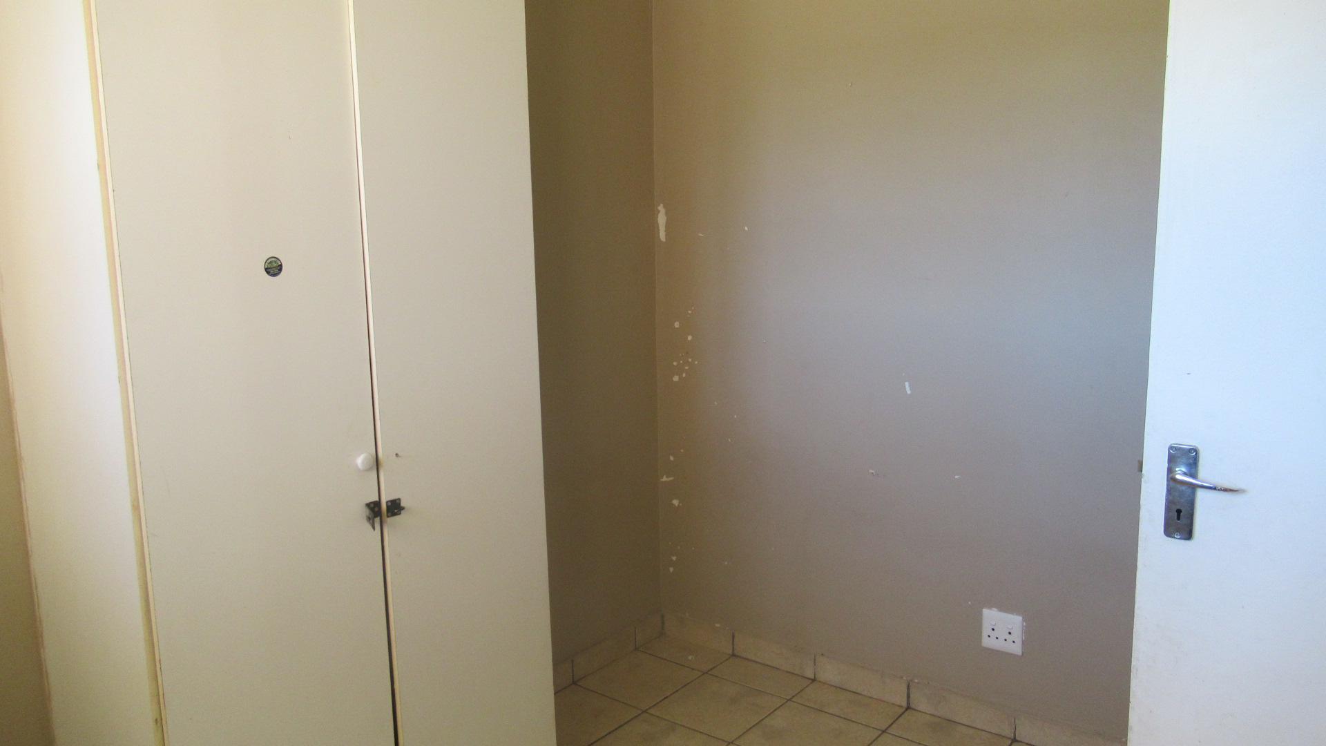 Bed Room 1 - 10 square meters of property in Grootvlei