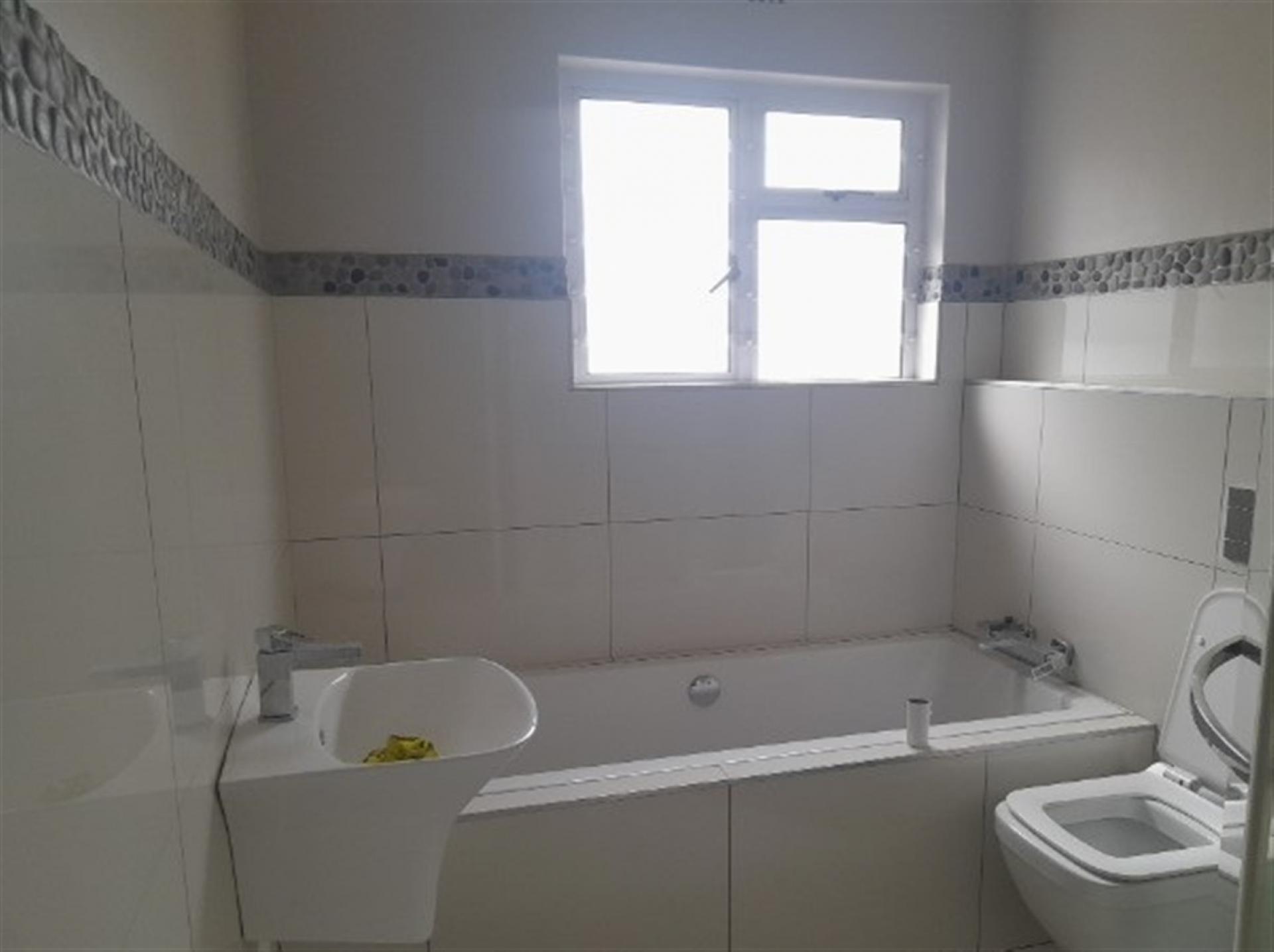 Bathroom 1 of property in Paarl