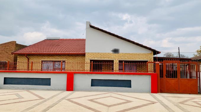 5 Bedroom House for Sale For Sale in Soshanguve - MR533021