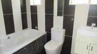 Bathroom 1 - 16 square meters of property in Castleview