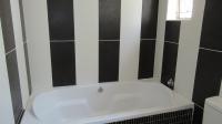 Bathroom 1 - 16 square meters of property in Castleview