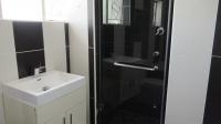 Bathroom 1 - 16 square meters of property in Castleview